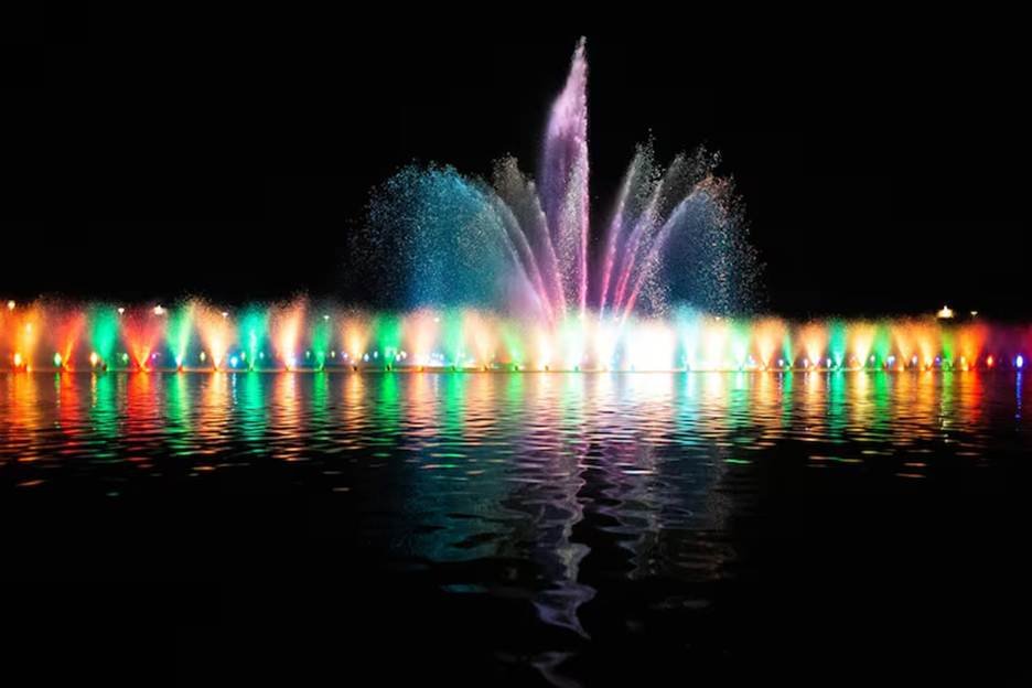 LED vs. Halogen Fountain Lights: Which Is Right for You?