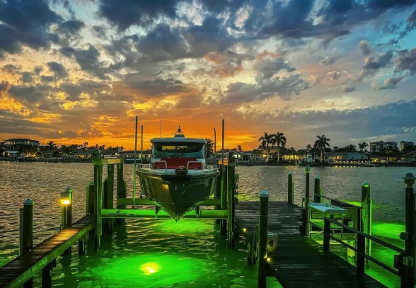 A Complete Guide to Choosing Underwater Lights for Docks